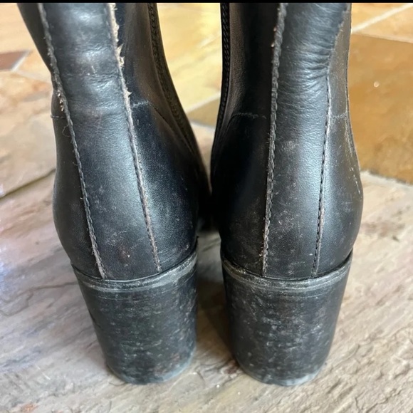 🍃💕NIB FRYE Karen Ankle Zip Distressed Black Leather Bootie Size US 9 - Picture 5 of 12